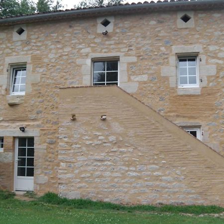 Location Meublee Au Milieu D'Un Ecrin De Verdure Aux Vieux Fours Noaillac Exterior photo