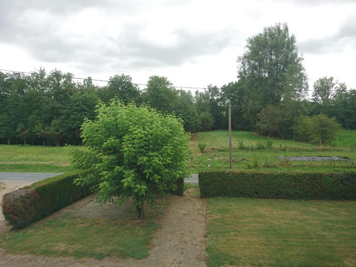 Location Meublee Au Milieu D'Un Ecrin De Verdure Aux Vieux Fours Noaillac Exterior photo